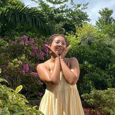 just a queer booktuber with a chubby neck | she/they | Co-Host of @faesandgaysBC