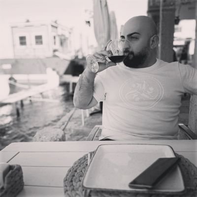 AIexstrazsa's profile picture. Amat Victoria Curam