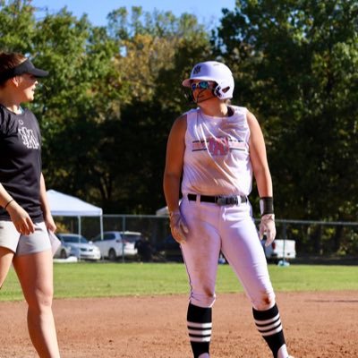 🥎| #13 | 6’1”| 1B/P | Springfield High School C/O 2028🖤💛🥎
