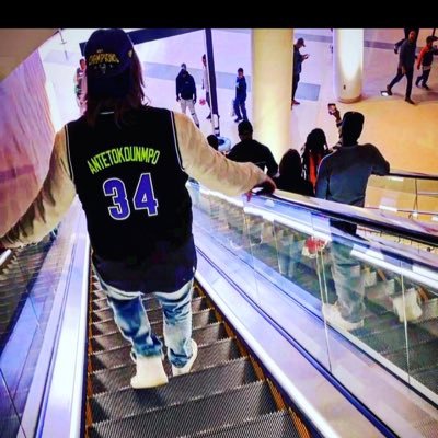 @Packers Owner 🏈🧀 @Bucks Fan 🏀🦌 @KendrickLamar is the best rapper alive 🦦 I’m not with the Bucks Twitter groupthink. I march to the beat of my own drum.