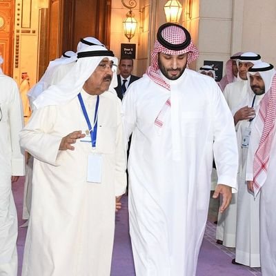 كل كاتب فكر ولو فكرة عابرة أنه يكون عنده مدونة خاصة فيه يظهر فيها إبداعه بدون قيود وبمساحة مفتوحة بدون الإلتزام بعدد أحرف أو صور معينة.