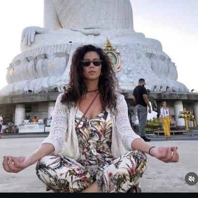 Hola! My old Twitter was hacked .. so kinda sad I lost my old user name @TanyaLasanya .. but, 🤷🏻♀️ what-ya gonna do .. #RideTheWave
