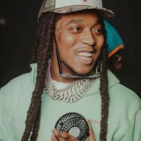 Zee (@zeework24) 's Twitter Profile
