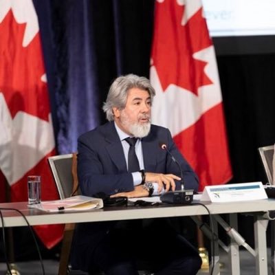 Notre voyage a commencé avec une petite équipe d’experts en immigration passionnés qui comprenaient les subtilités et les défis du processus d’immigration 🇨🇦.