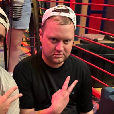 Steveskoby's profile picture. Roofer 💪🏻, sometimes present divorced father of 3, espresso martini enthusiast.