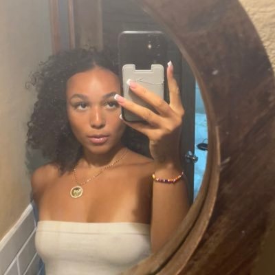 ssaniias's profile picture. 