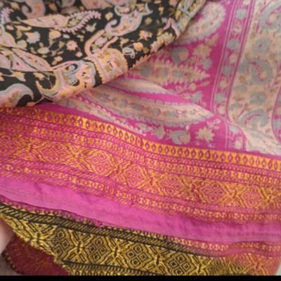 Mercyrow213's profile picture. Love Poshmark, selling and buying, Everything Vintage, Bohemian as well as form fitting well tailored blazers/ a great trench, head over heels for boots!!