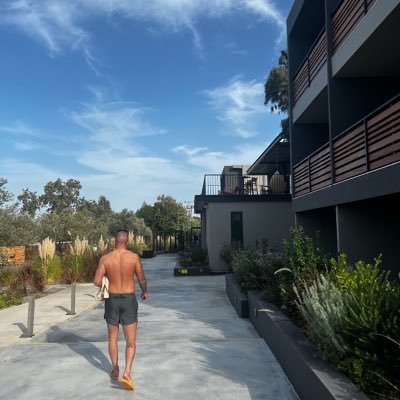 CharlieNeale17's profile picture. Balding twat