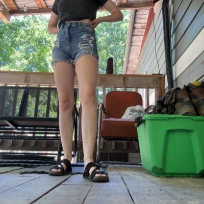 HawtieK's profile picture. She’s petite 23 and bi-curious, he’s 44 average build 6’ and straight.