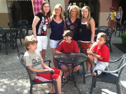 Wife, mommy, daughter, sister, pharmacist and passionate follower of Jesus Christ