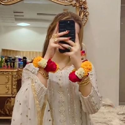 Nimi804's profile picture. I know L♥️VE well enough that when it starts hurting its not the right L♥️VE enymore.yet we continue to cling on it💥