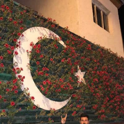 Kaç köpek havladi beni yolumdan ayirmak için…beni uzen aslinda bu degil kendileri Benim gibi türk olmalari üzdü be reis. 👨👩👧