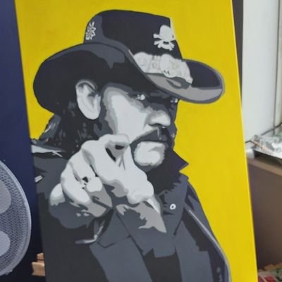 BearsMadre's profile picture. Deleted old account. Was fed up of Tories & trolls. Now happily following people who post about cats, books  & weird stuff. 😁