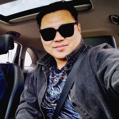 KhKhurelbaatar's profile picture. Хичнээн өндөрт ниссэнч хэнтэй хамт мөлхөж явсанаа хэзээ ч битгий мартаарай.