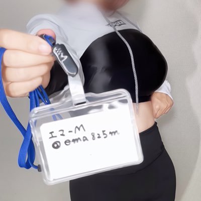 富裕層主催のSMサークルの専属M女ですが、現在は活動休止中です。新作動画は撮らないので、しばらく緩めのポストがメインになります。