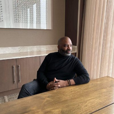 New Orleans native with a love for thrifting and coffee shops. Seasoned inbound marketing strategist, driving $350M+ in B2B/B2C sales over 20+ years.