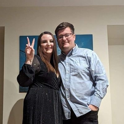 Interested in football, tech, and politics. Age:29