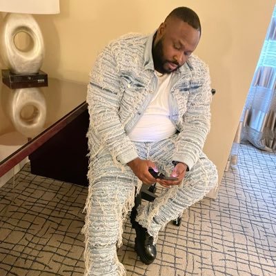 Retired M.O.S, Celebrity Bodyguard, one of New Yorks most talented musician, producer, singer, songwriter, recording engineer and actor, and chefs. TRUST GOD!