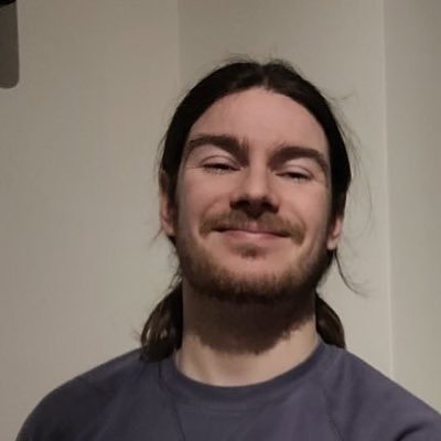Le daron. Mon amour des chats représente 50% de ma personnalité, le reste se divise entre Lol, la musique et les chats. CDProjekt Red enjoyer. Mon cœur est bleu