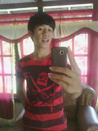 I'm 18 years old.   ♬  ♥JESUS.  ♬  ♥MOM.  ♬ ♥GRANDMA.  ♬. ♥LITTLE.  BROTHA.  ♬. ♥MAGGI.   N'  ♬I LIKE  MUSIC ♬♬ I'm  English Edu of UNIMA'12. ☆ I'm Pentecostal☆