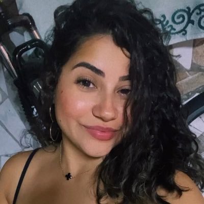 duartealine_f's profile picture. Salmos 17:8 |  Mamãe da Aurora 💜