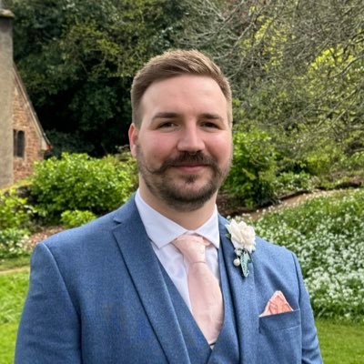 31 - #Leeds📍#Bristol born local #autistic #gay, who is an unapologetic #LibDem, #EU rejoiner, and an active member of the workerati! 🔶🏳️🌈🏳️⚧️🇪🇺🖖🏼