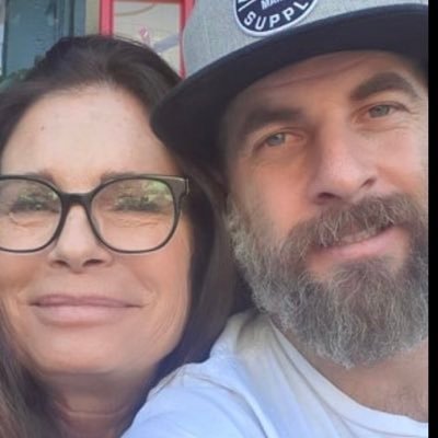 ABorealis444's profile picture. I AM THE LIGHT 💚♥️💙