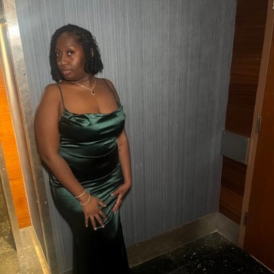 I’m just here to be cute and mind my business 😘
