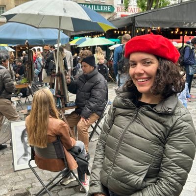 Astróloga (Estudiante de Instituto Superior de Astrología ISA ) / Dra. en Derecho y Ciencias Sociales (Facultad de Derecho- UDELAR)