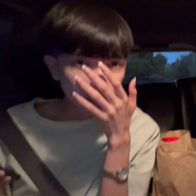 fridaysunbae's profile picture. this is pretty much just a 2nd account || what’s in here, stays in here