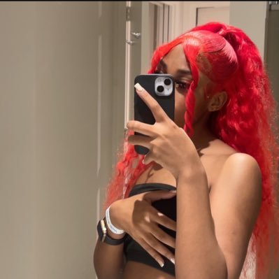 i neva cared . i like girls who like girls👩🏽❤️💋👩🏽. ig:@nanawrldpt2