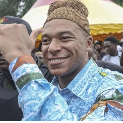 IlMigrante's profile picture. Ho il paradiso in tasca, un monumento sul polso
Oro sul mio collo, Papa Tony Bergoglio