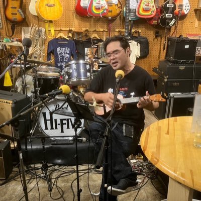 pontaisao's profile picture. ウクレレ弾き語りをしています。6年前にGISTという希少がんに罹患して 手術を2回、入退院など10回。2020年の11月に肝臓を半分切除して、腫瘍の 遺伝子検査の結果、今現在の日本で承認されている薬剤は効果がない事が判明。 3年間再発がなかったものの、2023年12月に再発。 アバプリチニブの承認をまっています。