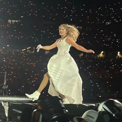 Taylor Swift and Ariana Grande/ this love’s possessing me!!💫he/him she/her💫 24🕰 eras tour Madrid 30/05 🫶🏻 TORTURED POET📜🖋️ and now a SHOWGIRL🩰🪽🪽🧡
