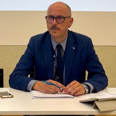 Profesor de lengua española - UNED 💛Omnia vincit Amor; et nos cedamus Amori (Virgilio)💛