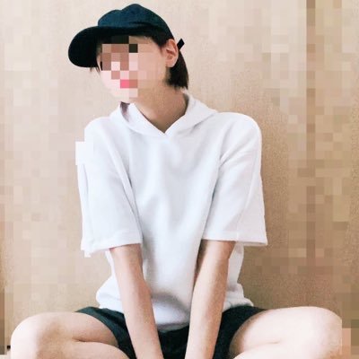 Akarimochi60515's profile picture. 22歳。大学生。出会いあると良いな！フォローしてね！