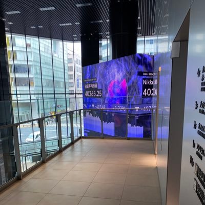 ハイレバで令和ブラックマンデーに捕まり200万損失💸 資産が一瞬で溶けました😭 投資歴2年📈 トータル収支は−310万🔥 信用取引、先物などで大損🫠 2025年からはオプション取引を開始📚 週限/月限バタフライスプレッド🦋で相場リベンジ中⚔️ 2児のパパ🌱 1年間の育休中🍼