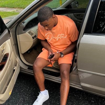 joshhmoneyy's profile picture. money don’t make me i make money