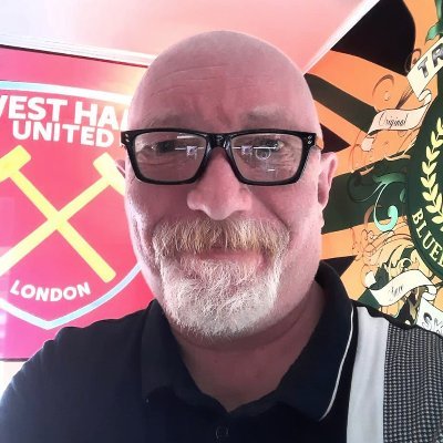 Father of 3 adults (21-25)!! - Bloody good photographer - Bloody good DJ -EX Bashley FC U18/U23 Manager/Coach/Sec - All round nice chap - West Ham Supporter :-)