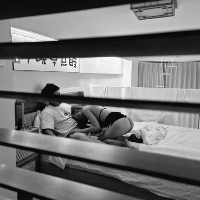 025佛系夫妻玩家,没有门槛红包,颜值娇妻喜欢的颜值小哥哥、姐姐更喜欢在校大学生小奶狗。加QQ764873918聊、需要发真实生活照片三张以上,武器小的就不要麻烦了哈,只淫不绿。需要会点语言调教。