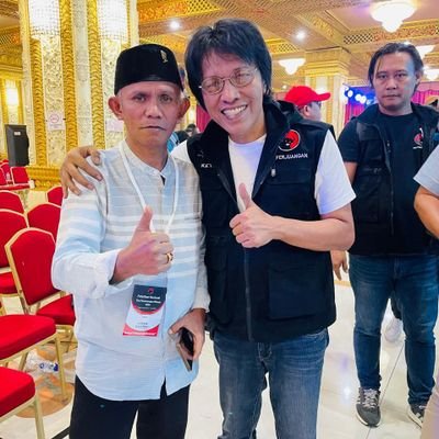 Saya seorang yang biasa biasa saja. Saya hanya memilki Ilmu pengetahuan bukan untuk jadi orang pintar atau cerdik saya hanya ingin jadi orang yang mengerti.