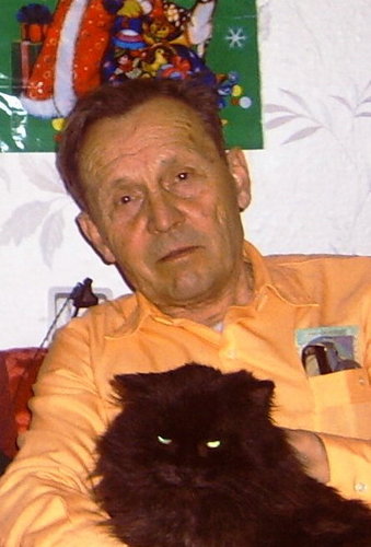 Неплохой копирайтер. Но сейчас пишу мало, занялся продвижением трех своих блогов. С удовольствием пообщался-бы со знающим блогером.