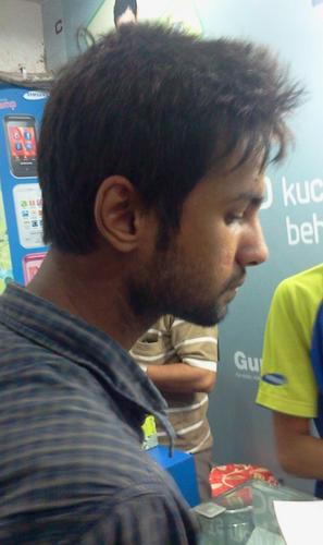 Flawfuly's profile picture. lately i realized that its not only the hard work that pays you back. It is accompanied with smart work to bring you success.