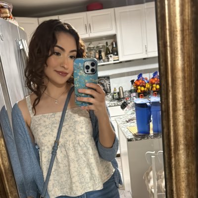 free Palestine 🇵🇸 26 Atiny by night, corporate girlie by day