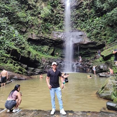 EDel_Aguila's profile picture. Amante del fútbol, hincha del @ClubSCristal . Gracias Dios por regalarme el talento mas bonito(cantó).