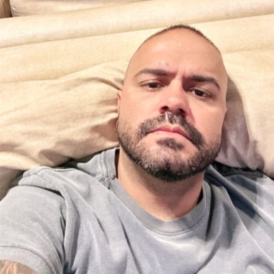 Rubro-negro - Libriano - pai do Lucca - Carioca - Formado em Marketing