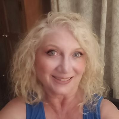 Music teacher/musician, Mom of 6, Grandmother of 2. Proud resister. Equal rights for all! Lead vocalist/flutist/saxophonist in the Smooth Opinion Band.