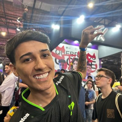 eu e o bak escutando o Ret cantar libertários não morrem @bakzetentj