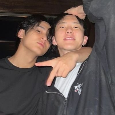 aiyzmr's profile picture. simpforseventeenonly 🩷🩵💎