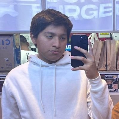 huev_eo's profile picture. 